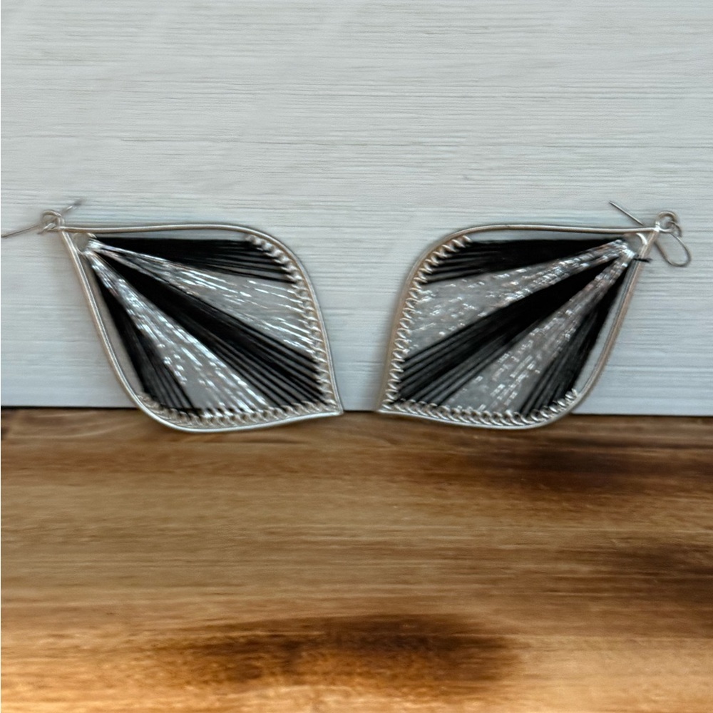 Elegant Silver and Black Teardrop Earrings - Picture 5 of 8